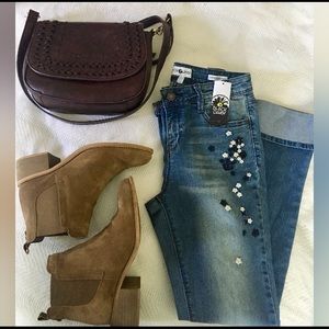 Black Daisy Jeans | embroidered New